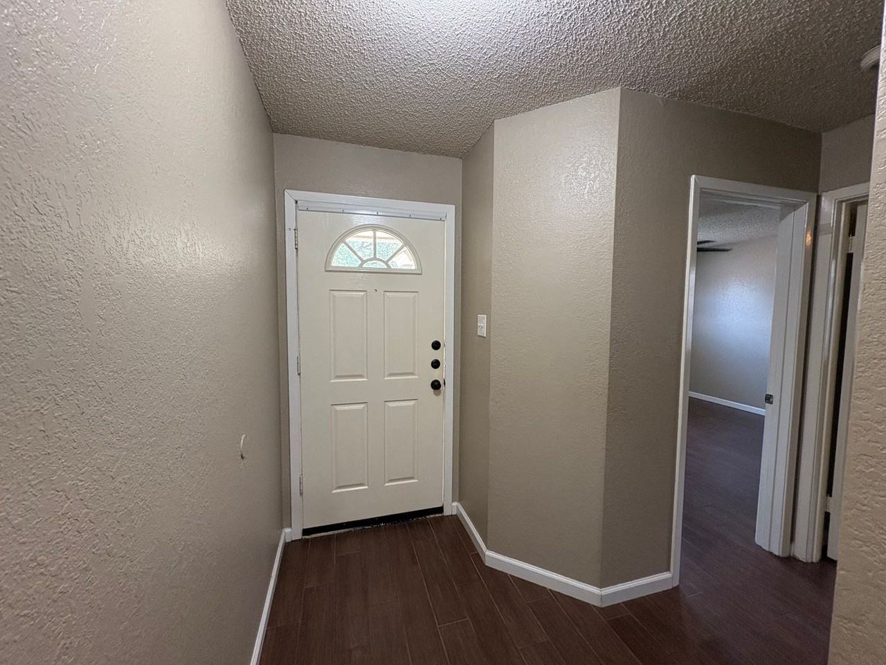 2902 Sabinal Trl - Photo 2 of 30