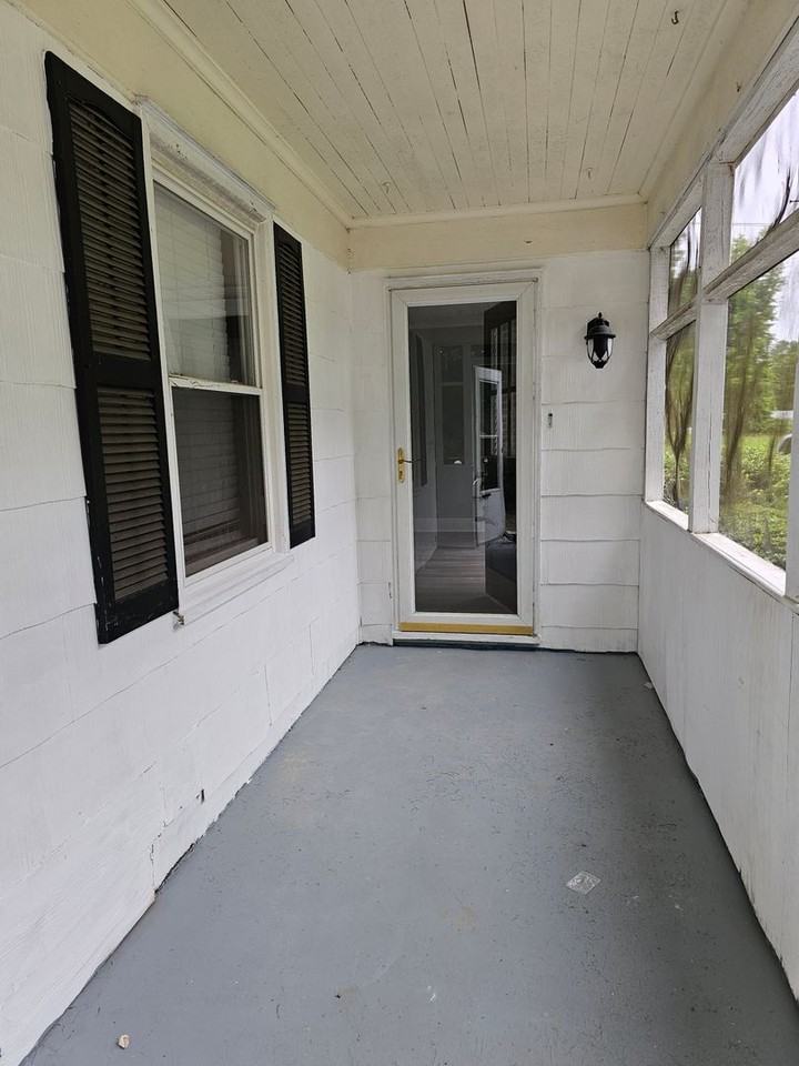 468 Hillcrest Ave - Photo 3 of 10