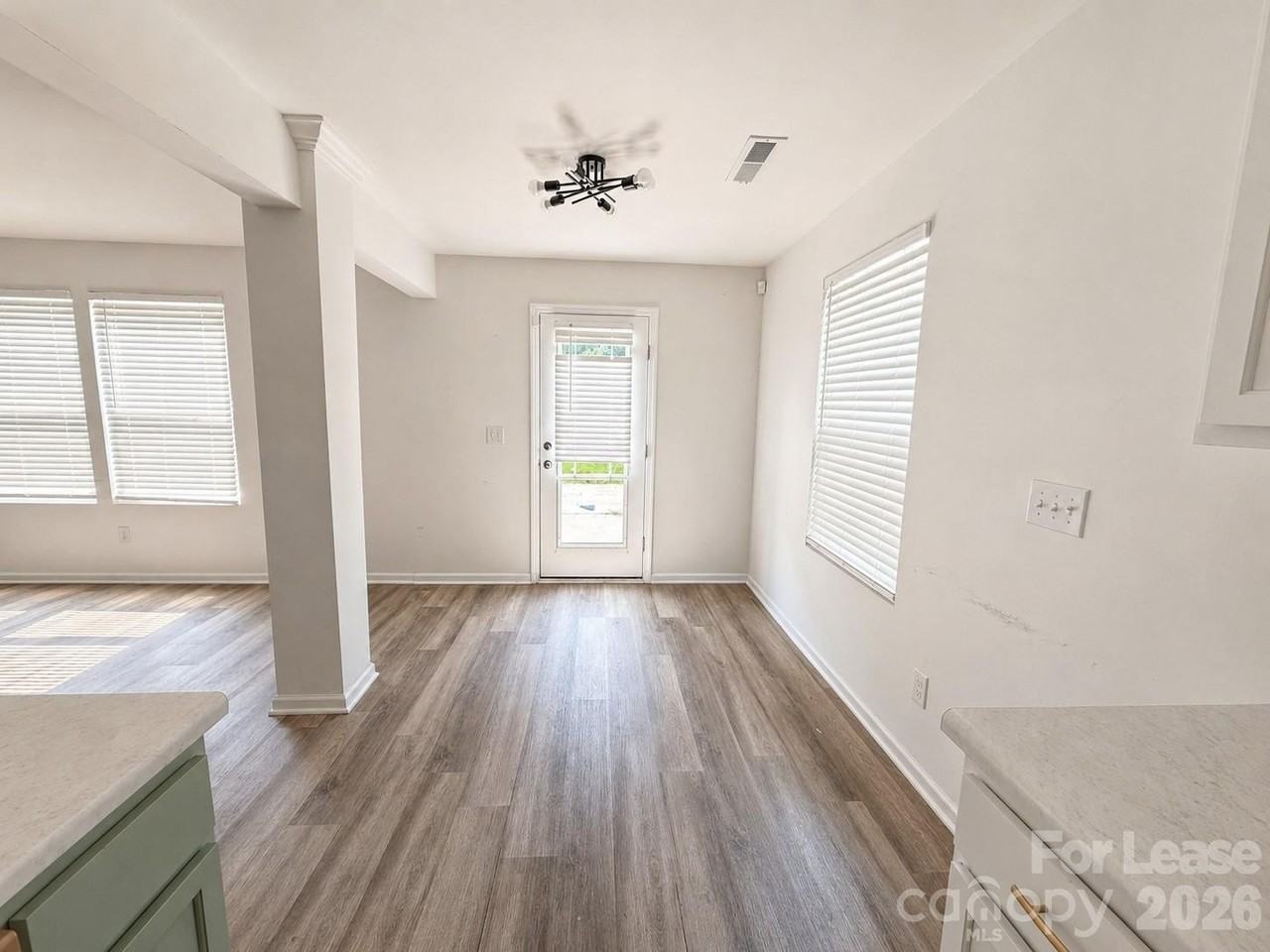 3220 Capitol Dr - Photo 2 of 15