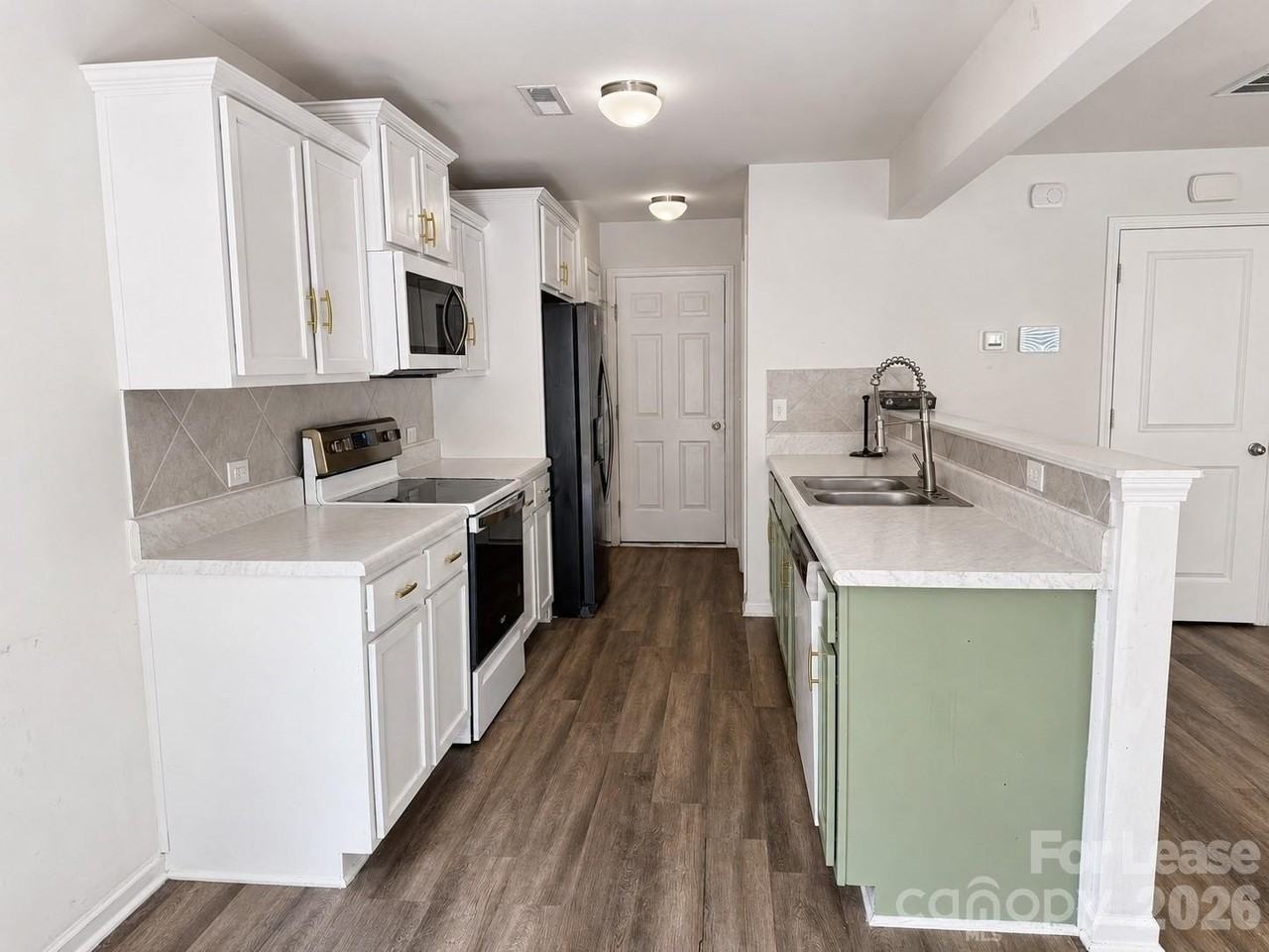 3220 Capitol Dr - Photo 4 of 15