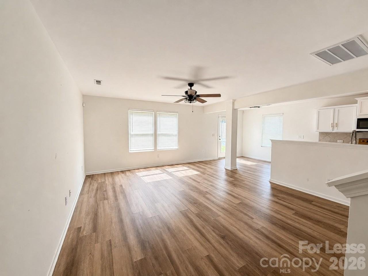 3220 Capitol Dr - Photo 5 of 15