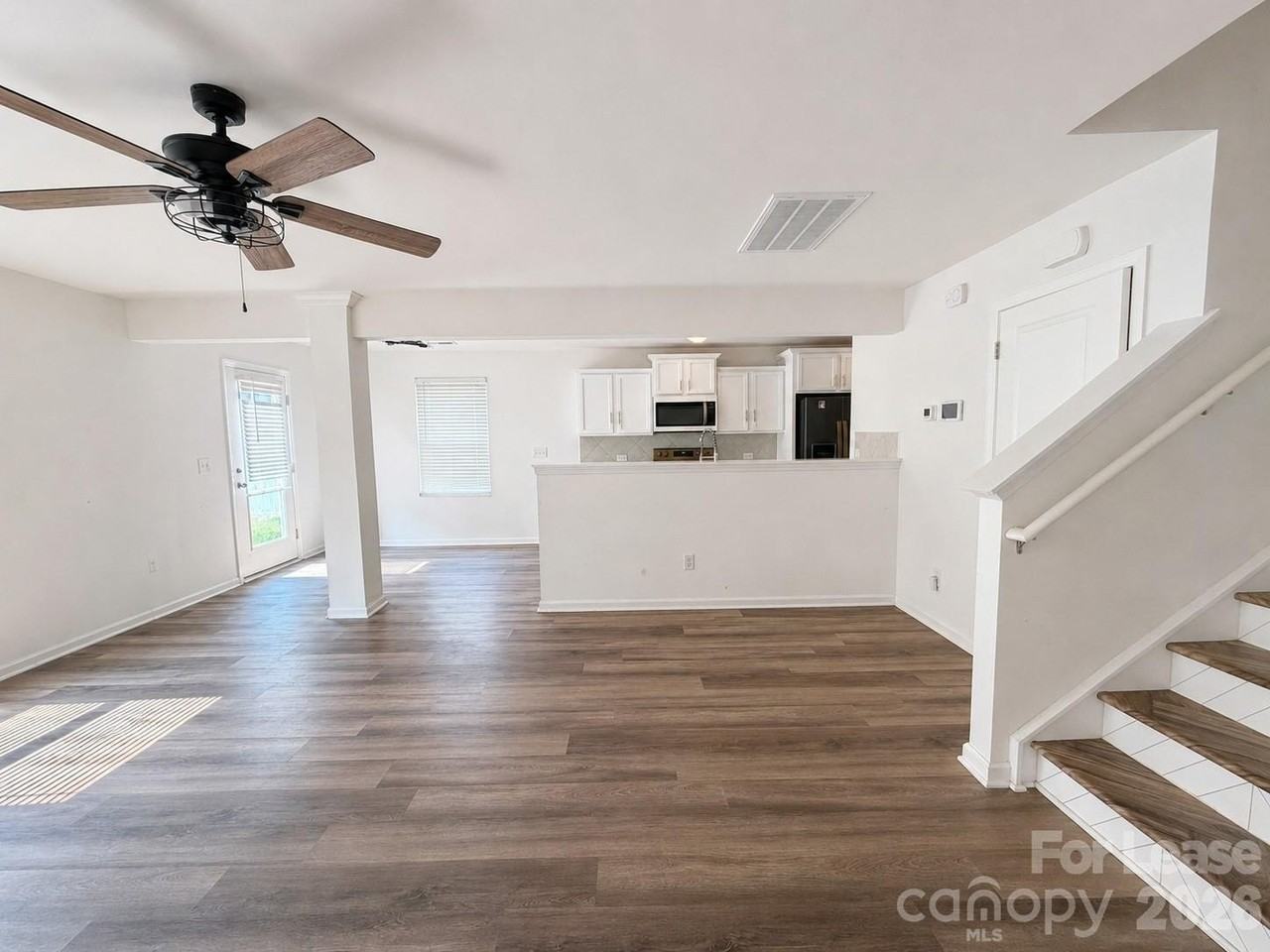 3220 Capitol Dr - Photo 6 of 15