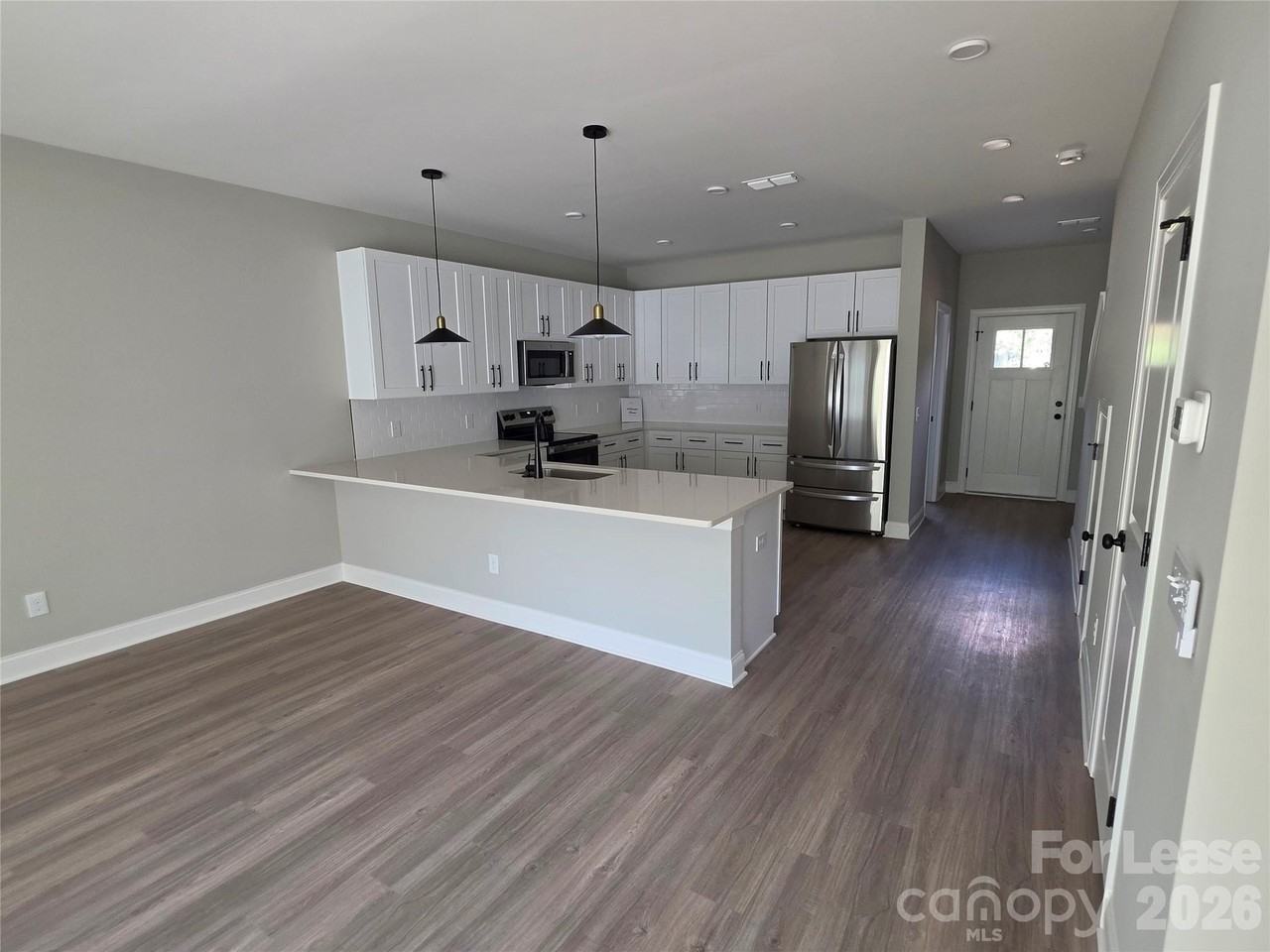 331 S Broad St - Photo 3 of 8
