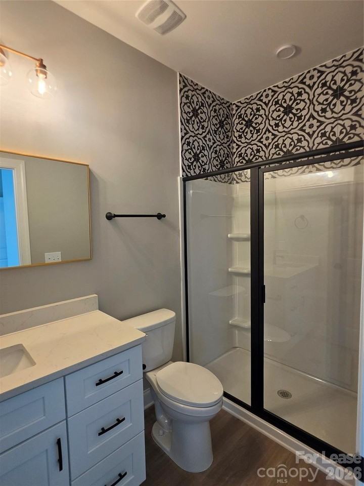 331 S Broad St - Photo 5 of 8