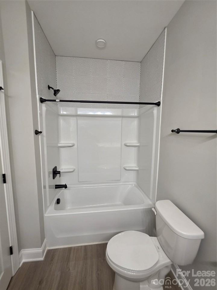 331 S Broad St - Photo 6 of 8