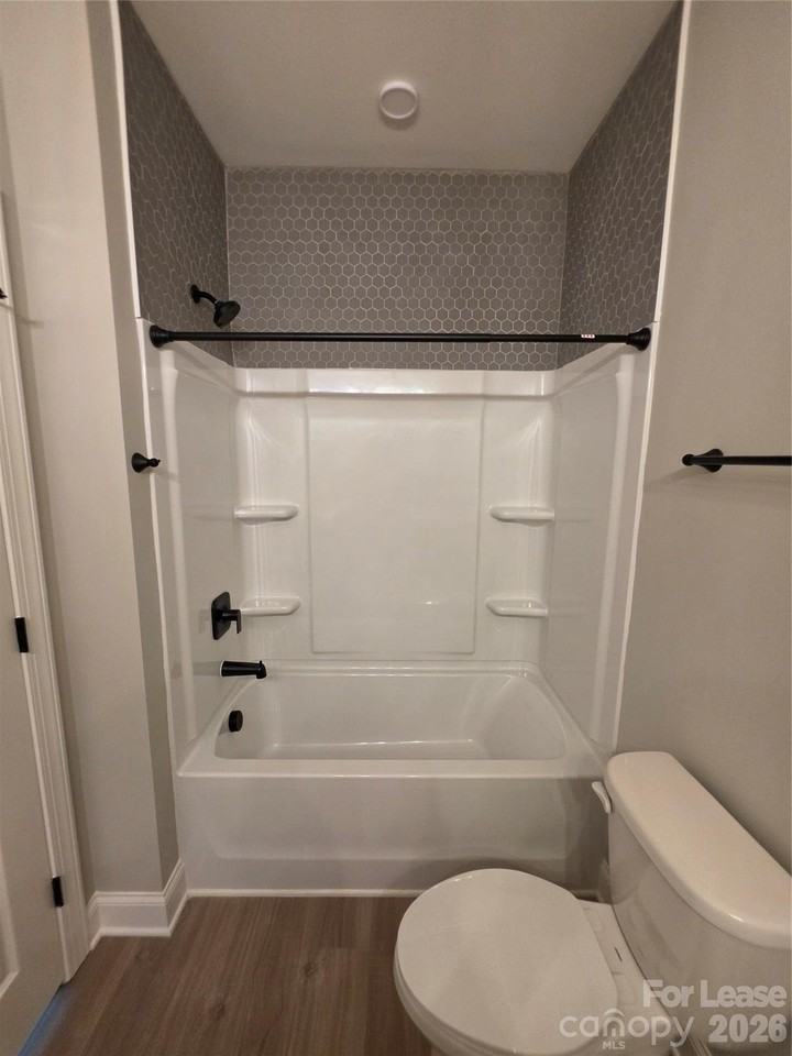 335 S Broad St - Photo 5 of 8