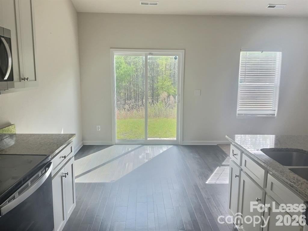 2112 Lanza Dr - Photo 3 of 9