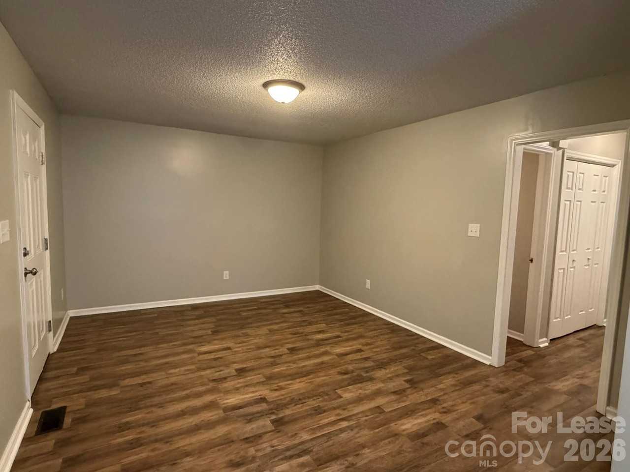 640 Pee Dee Ave - Photo 4 of 11