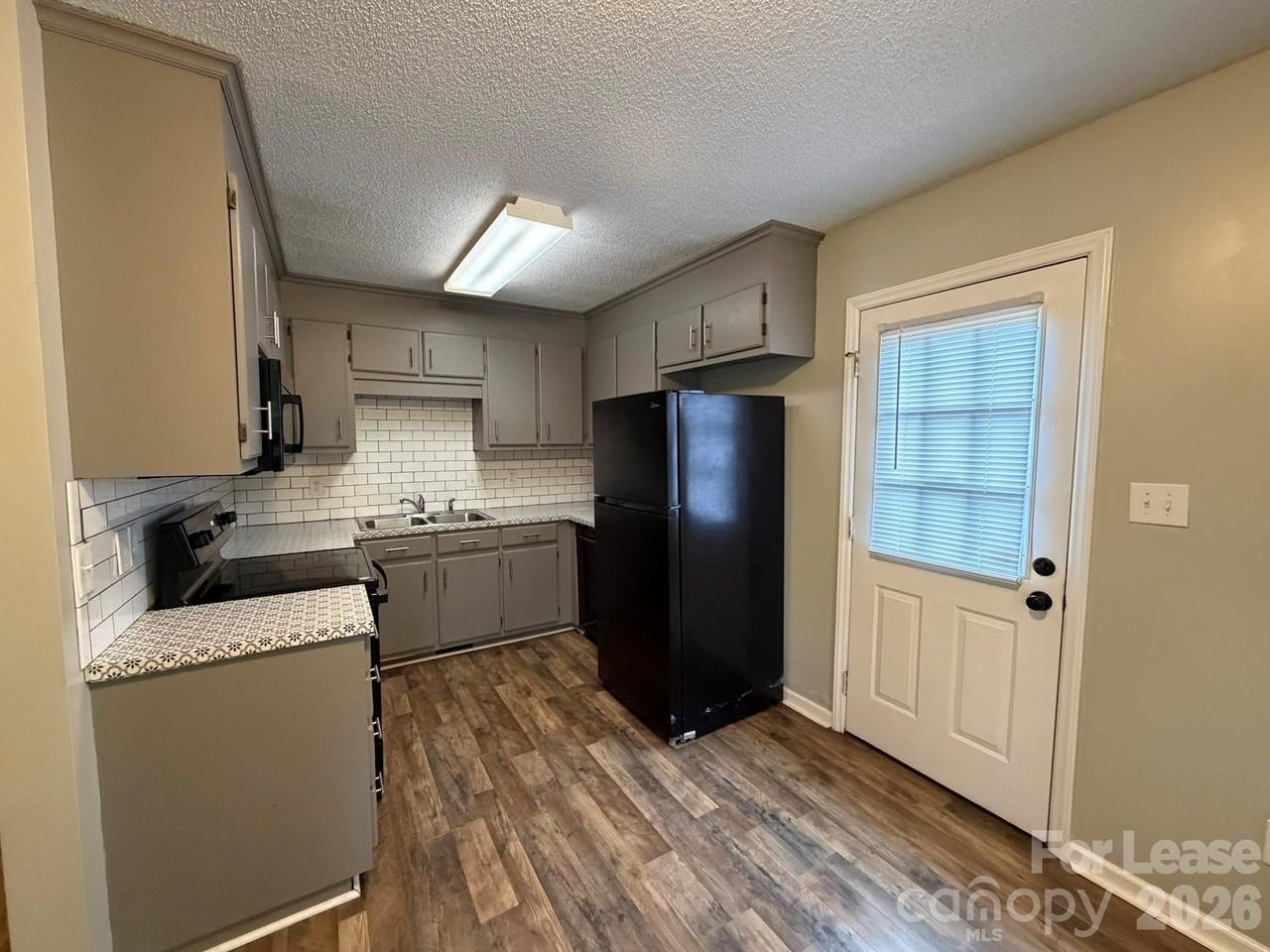 640 Pee Dee Ave - Photo 6 of 11