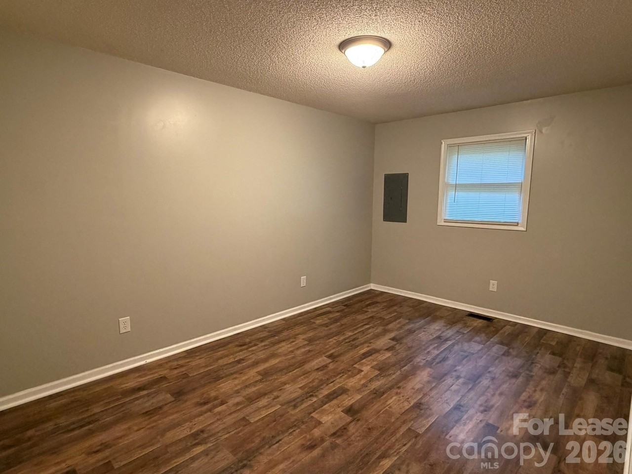 640 Pee Dee Ave - Photo 7 of 11