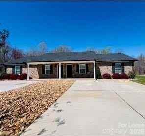 4429 Dillbrook Ln - Photo 2 of 11