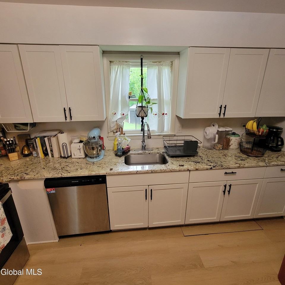 17 Henry St - Photo 3 of 10