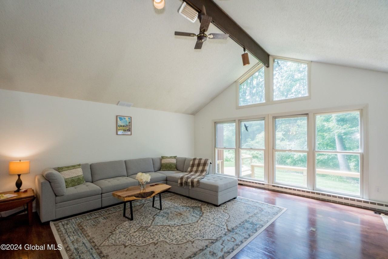 41 Eureka Ave - Photo 4 of 44