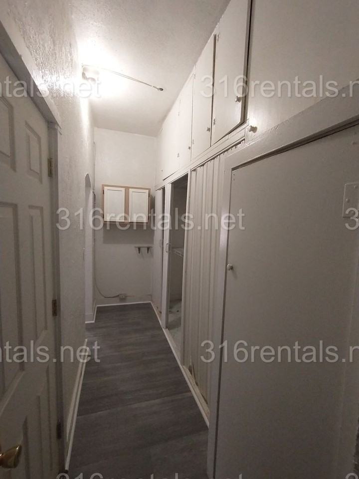 118 S Charles St - Photo 4 of 9
