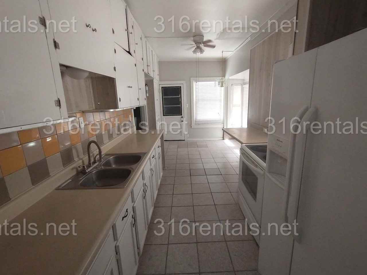 118 S Charles St - Photo 5 of 9