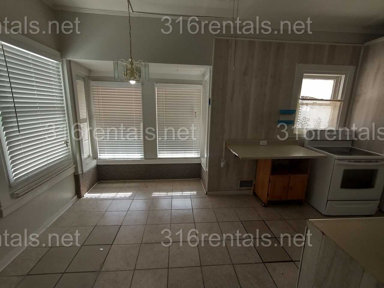 118 S Charles St - Photo 6 of 9