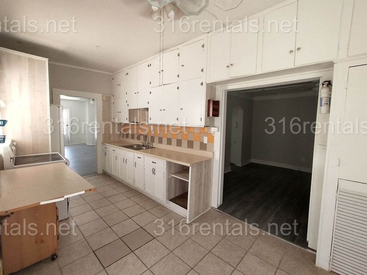 118 S Charles St - Photo 7 of 9