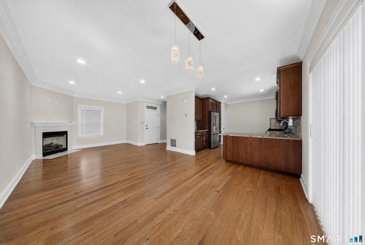 88 Maple Tree Ave #E - Photo 5 of 28