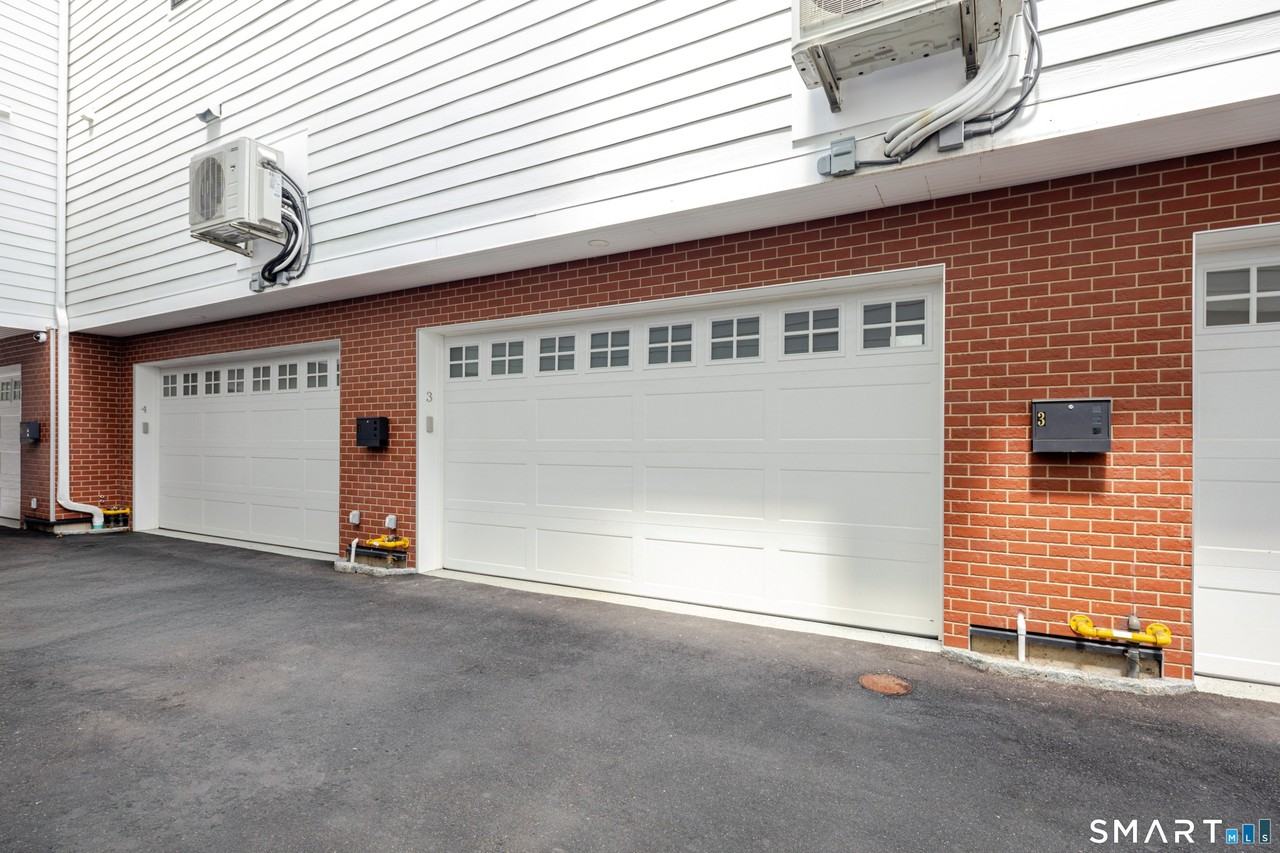 1385 Washington Blvd #4 - Photo 3 of 30