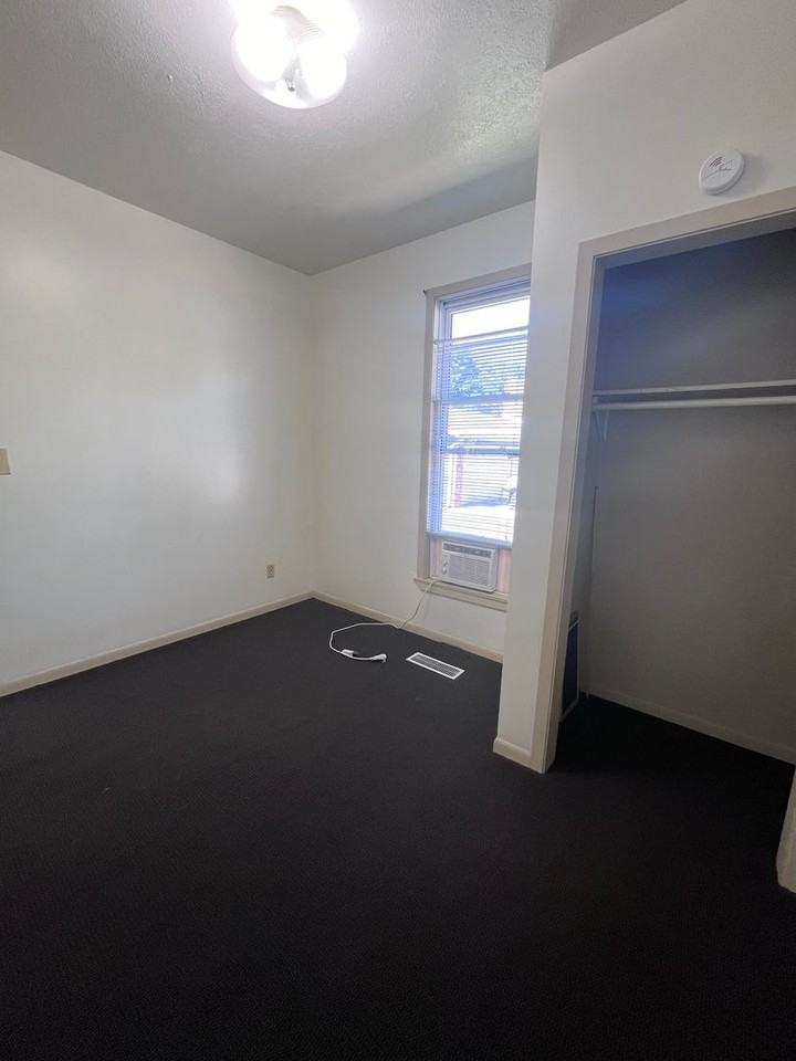419 1/2 N 1st St - Photo 5 of 9