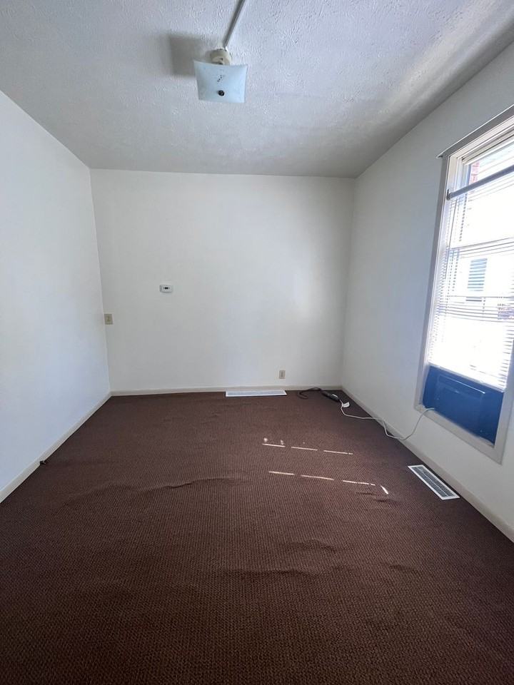419 1/2 N 1st St - Photo 6 of 9