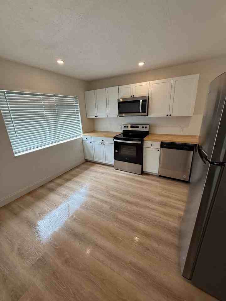 1830 S Clyde Morris Blvd - Photo 6 of 14