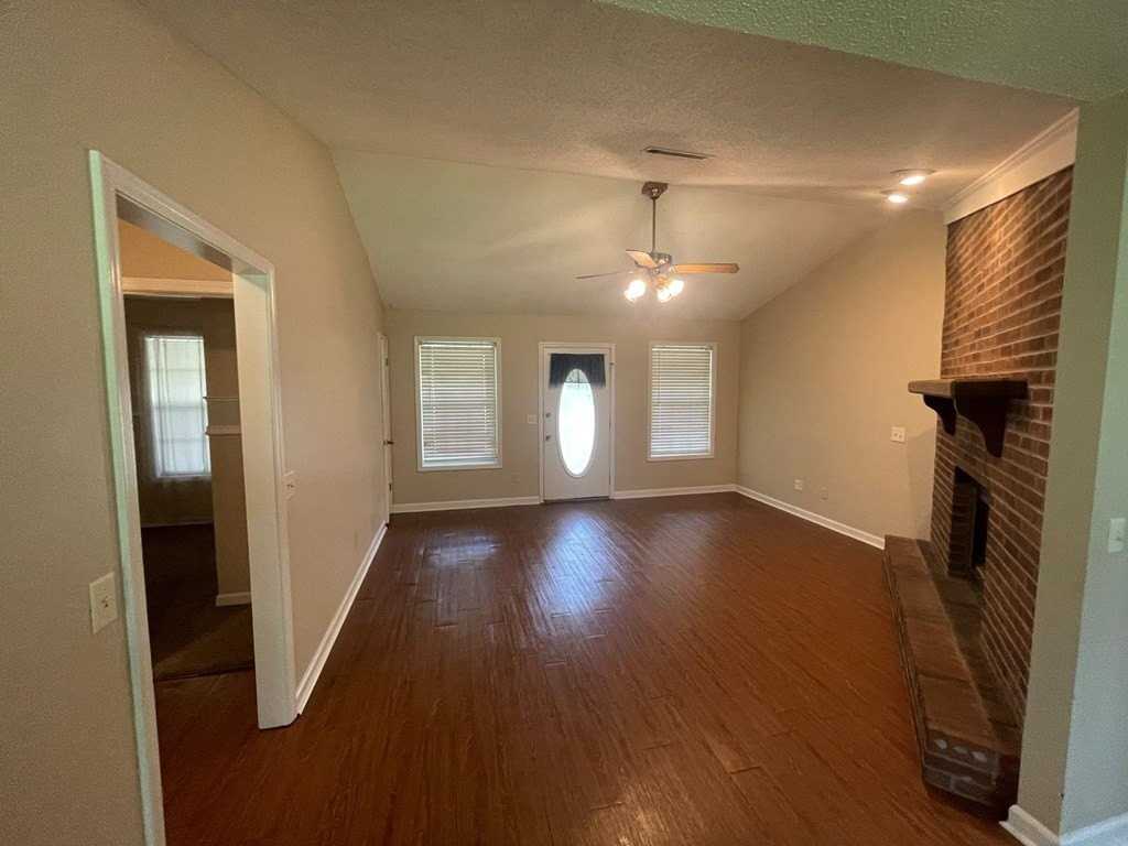 106 Boyce Rd - Photo 3 of 9