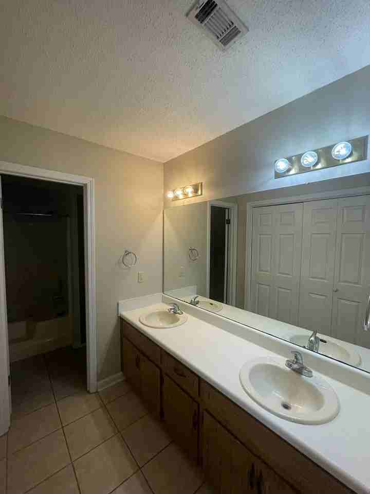 106 Boyce Rd - Photo 7 of 9