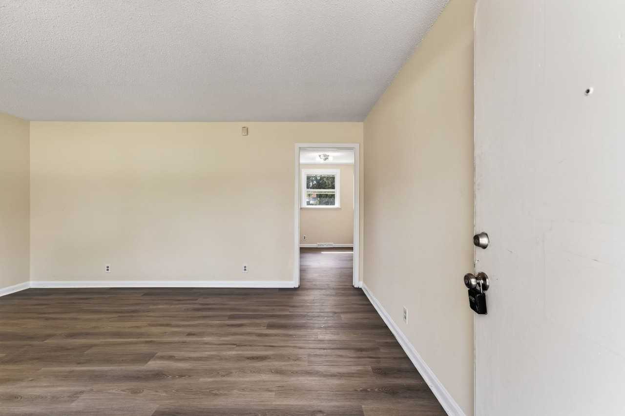 573 Waldorf Dr - Photo 2 of 26