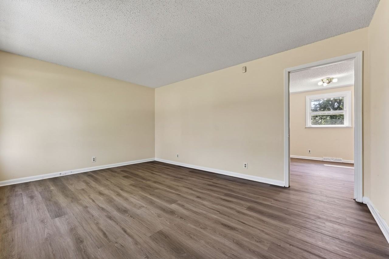 573 Waldorf Dr - Photo 3 of 26