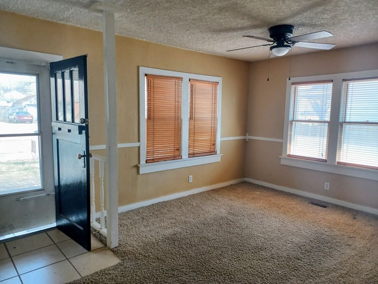 843 S Holyoke St - Photo 4 of 30
