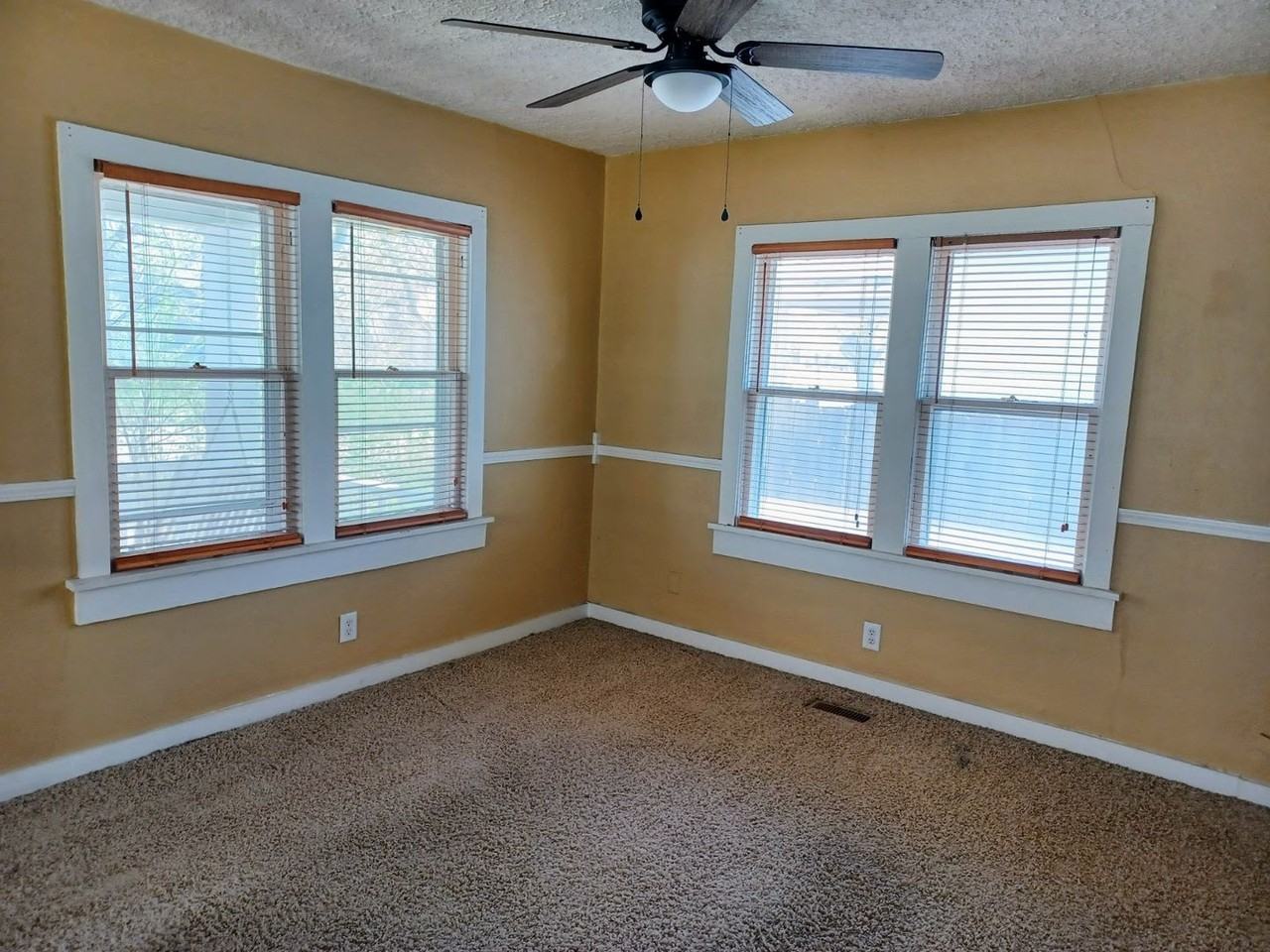 843 S Holyoke St - Photo 6 of 30