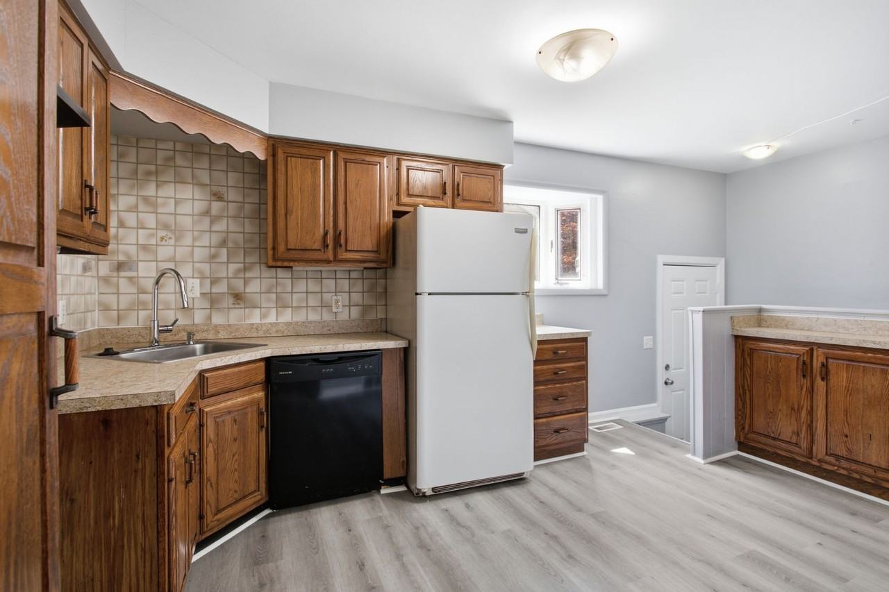 1663 Wilson Ave - Photo 2 of 27