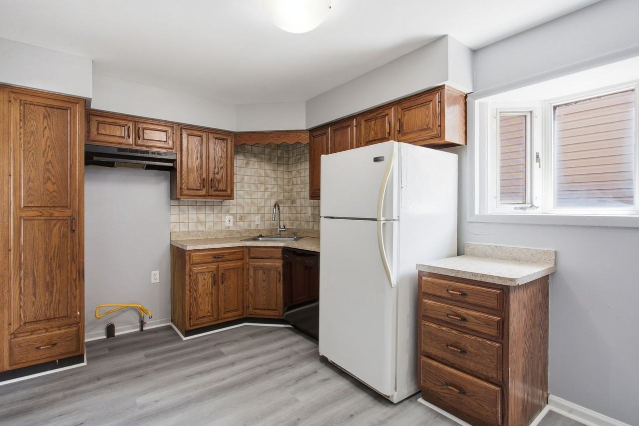 1663 Wilson Ave - Photo 3 of 27