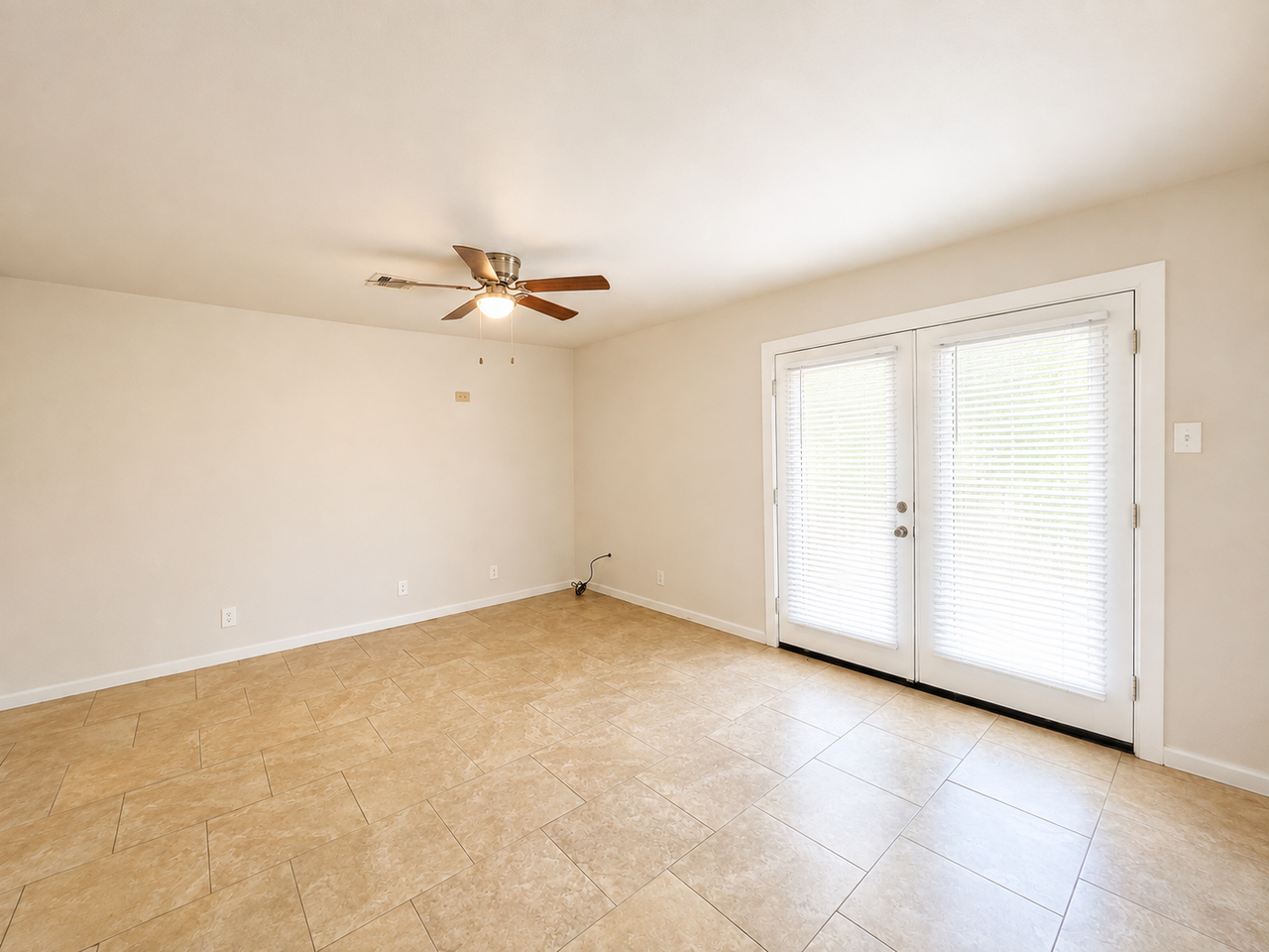 1302 9th St - Photo 2 of 12