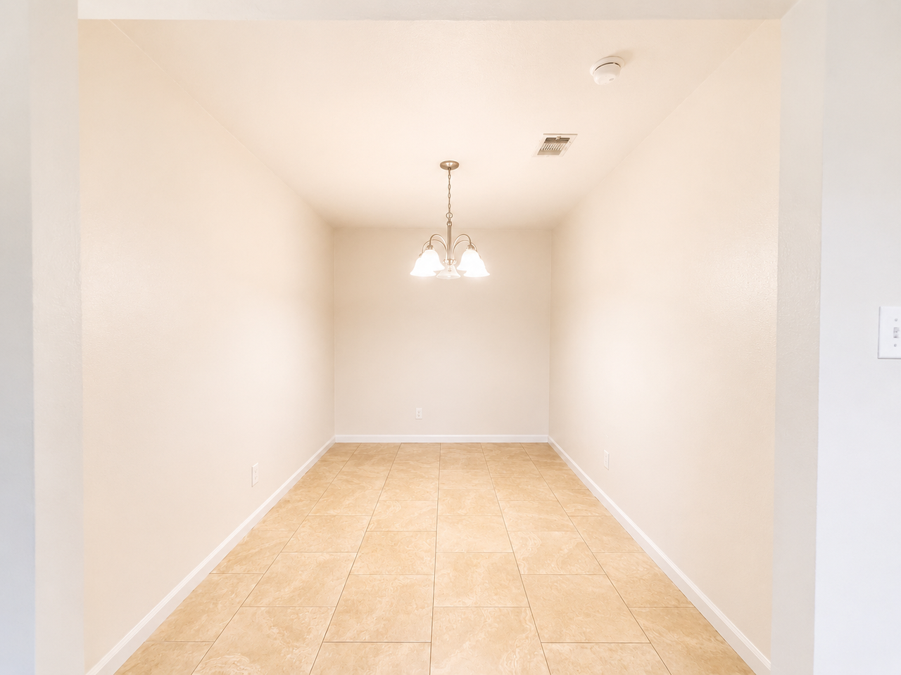 1302 9th St - Photo 5 of 12