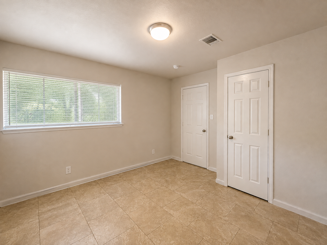 1302 9th St - Photo 6 of 12