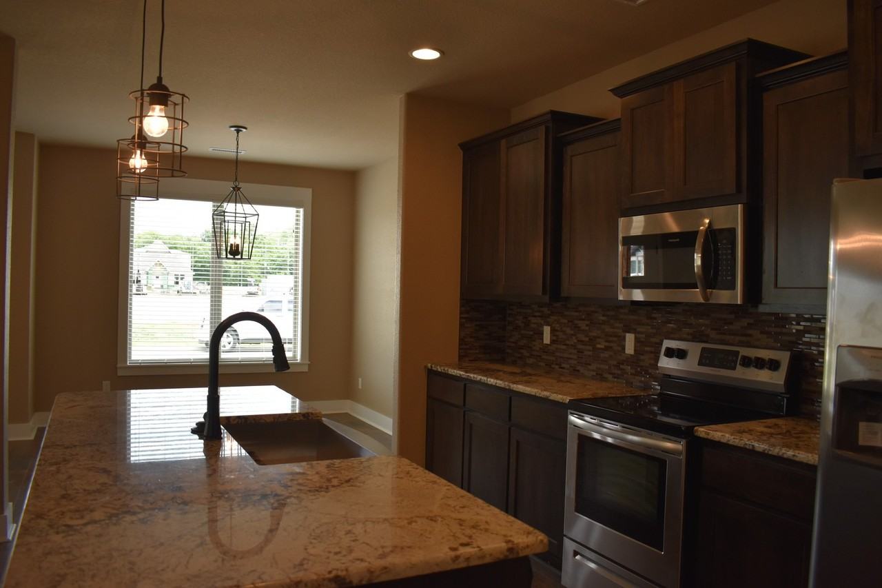 812 N Malbec Rd - Photo 5 of 24