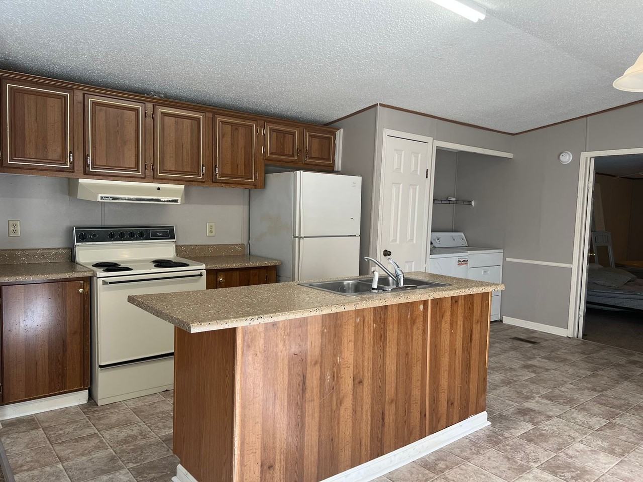 1111 Alexandria Rd Sw - Photo 2 of 4