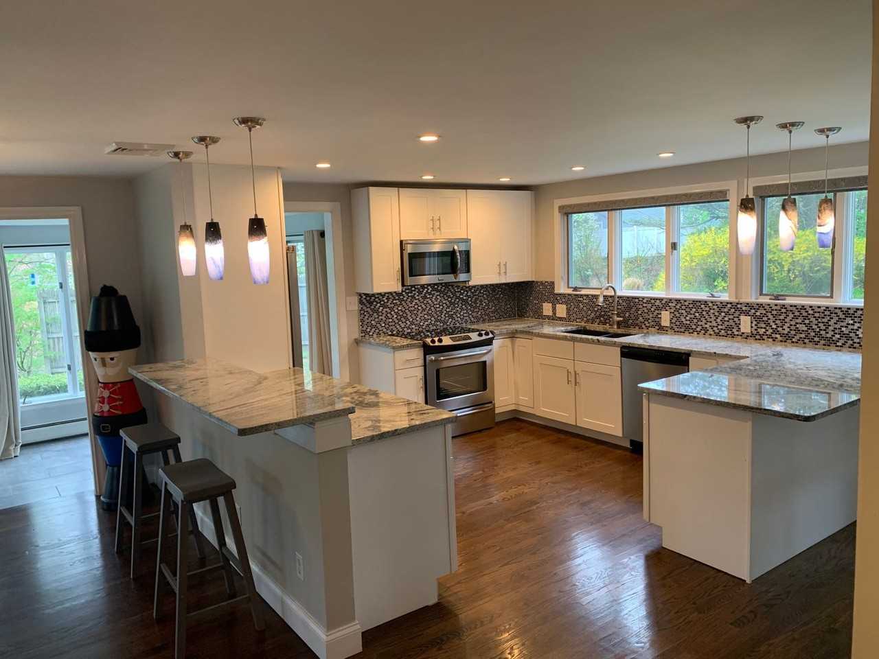 384 Matthews St - Photo 2 of 20