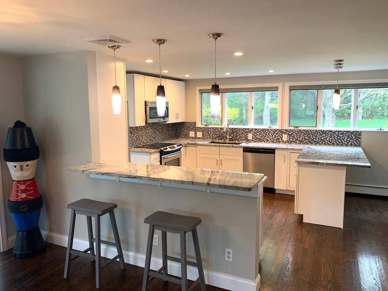 384 Matthews St - Photo 3 of 20