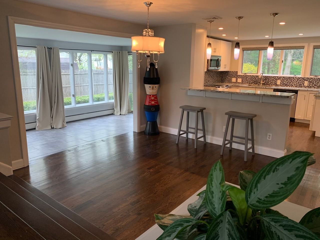 384 Matthews St - Photo 5 of 20