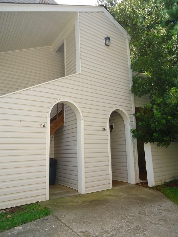 110 Manhattan Ct - Photo 2 of 15