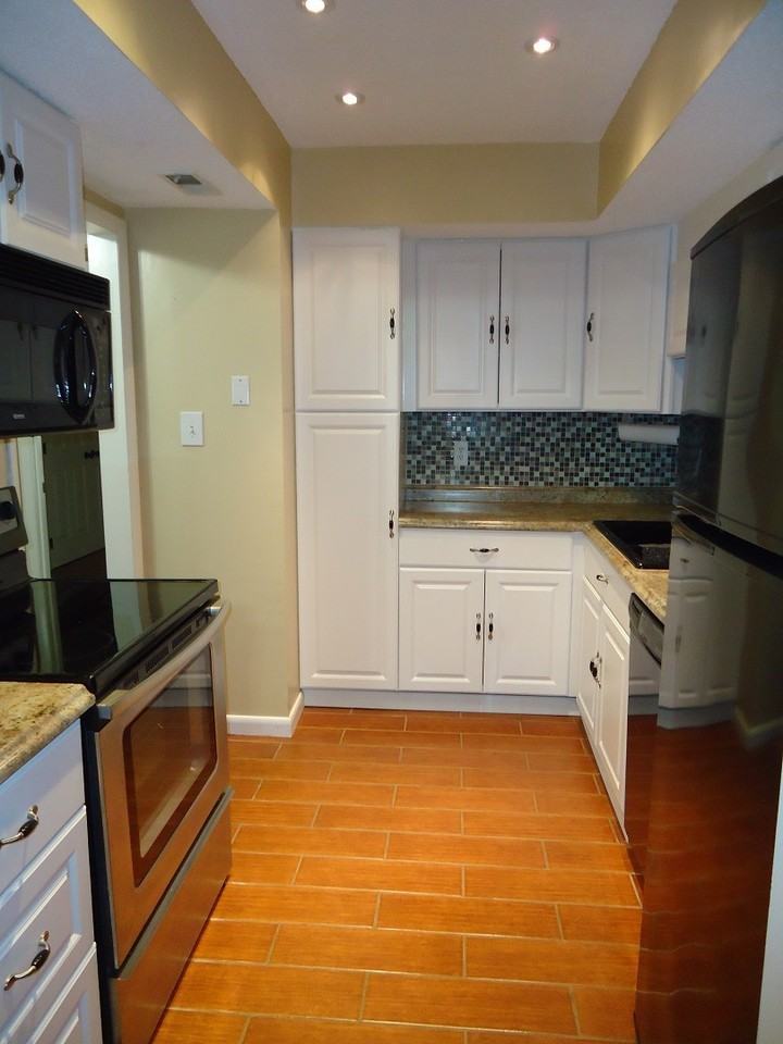 110 Manhattan Ct - Photo 4 of 15