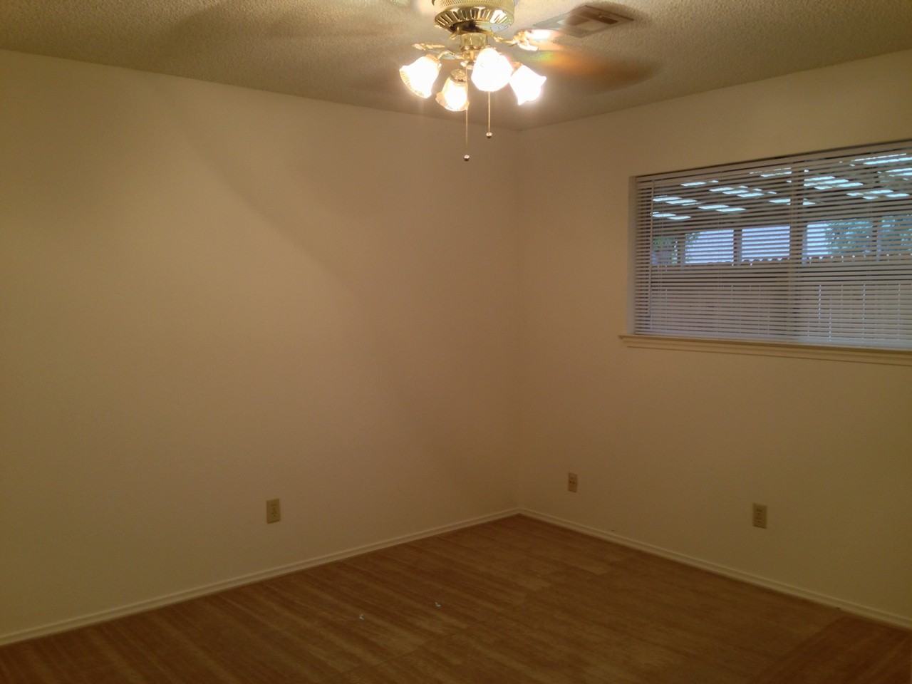 5801 Roxanne Dr - Photo 4 of 8