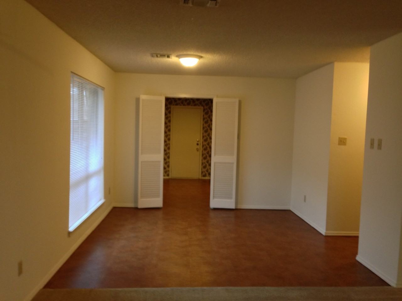 5801 Roxanne Dr - Photo 6 of 8