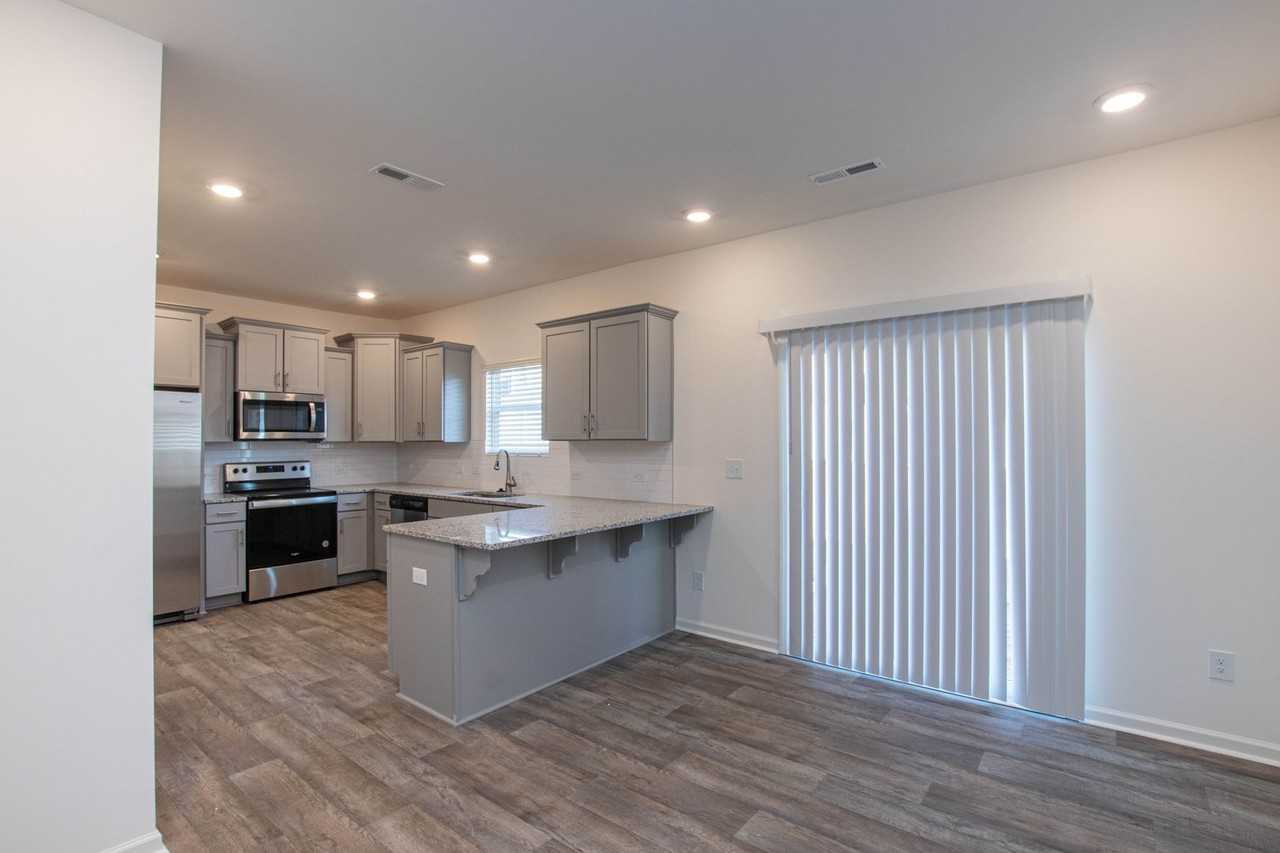 7030 Duncan Acres Dr - Photo 4 of 20