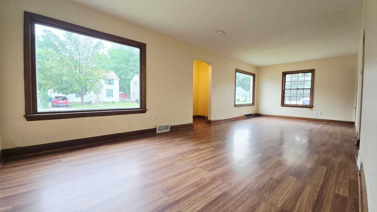 2904 Knight Ave - Photo 2 of 9
