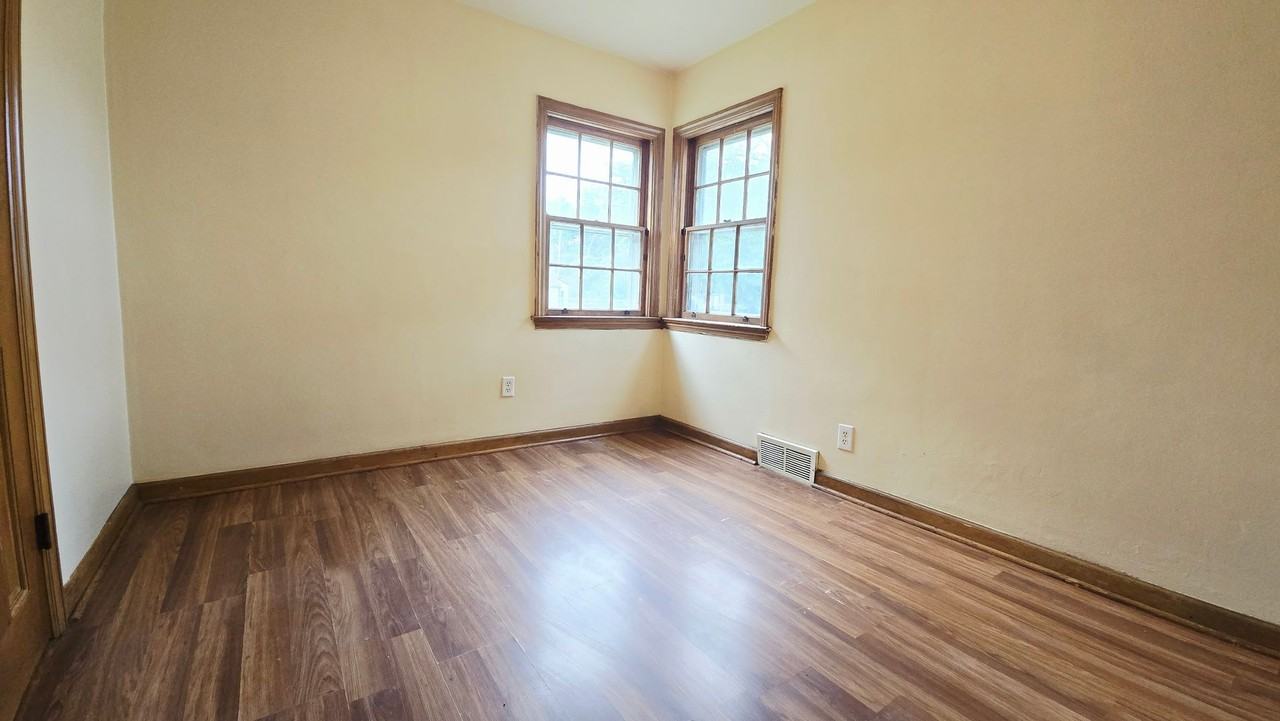 2904 Knight Ave - Photo 3 of 9