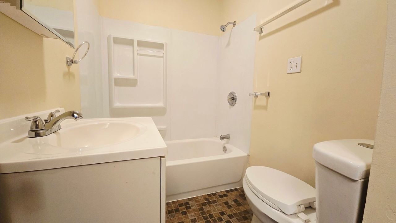 2904 Knight Ave - Photo 5 of 9